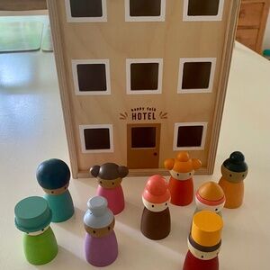 Happy Folk Hotel by Tender leaf